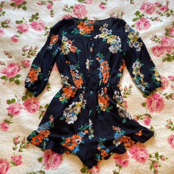 Floral plunge V neck Romper! - Picture 16 of 16